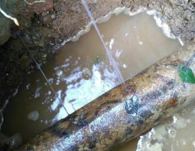 岱山楼顶渗水维修公司分享下地暖漏水的原因及检测方法。